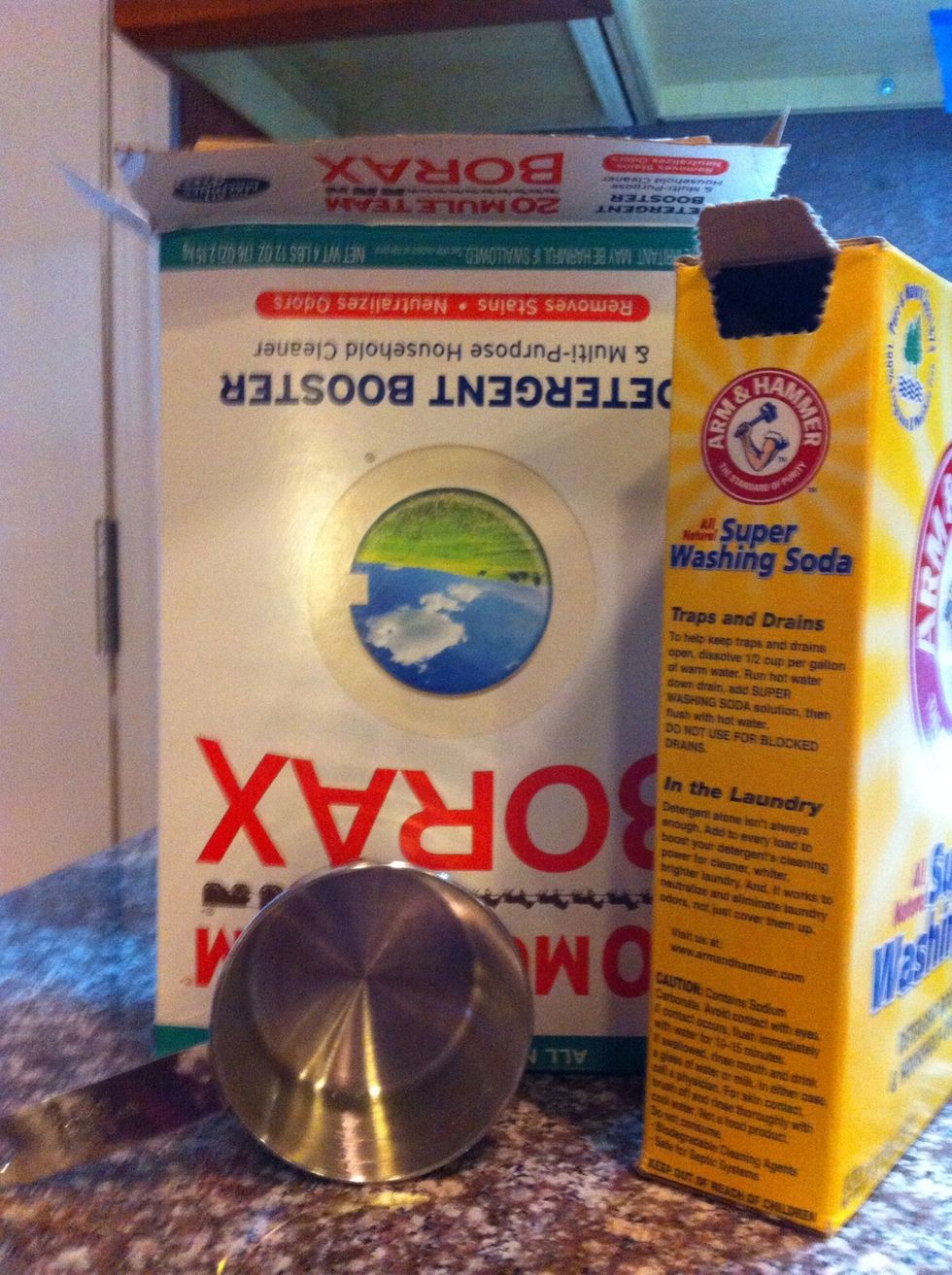 It's time to start mixing! In a large mixing bowl add 3 cups of borax and 4 cups of washing soda. Mix well and set aside.