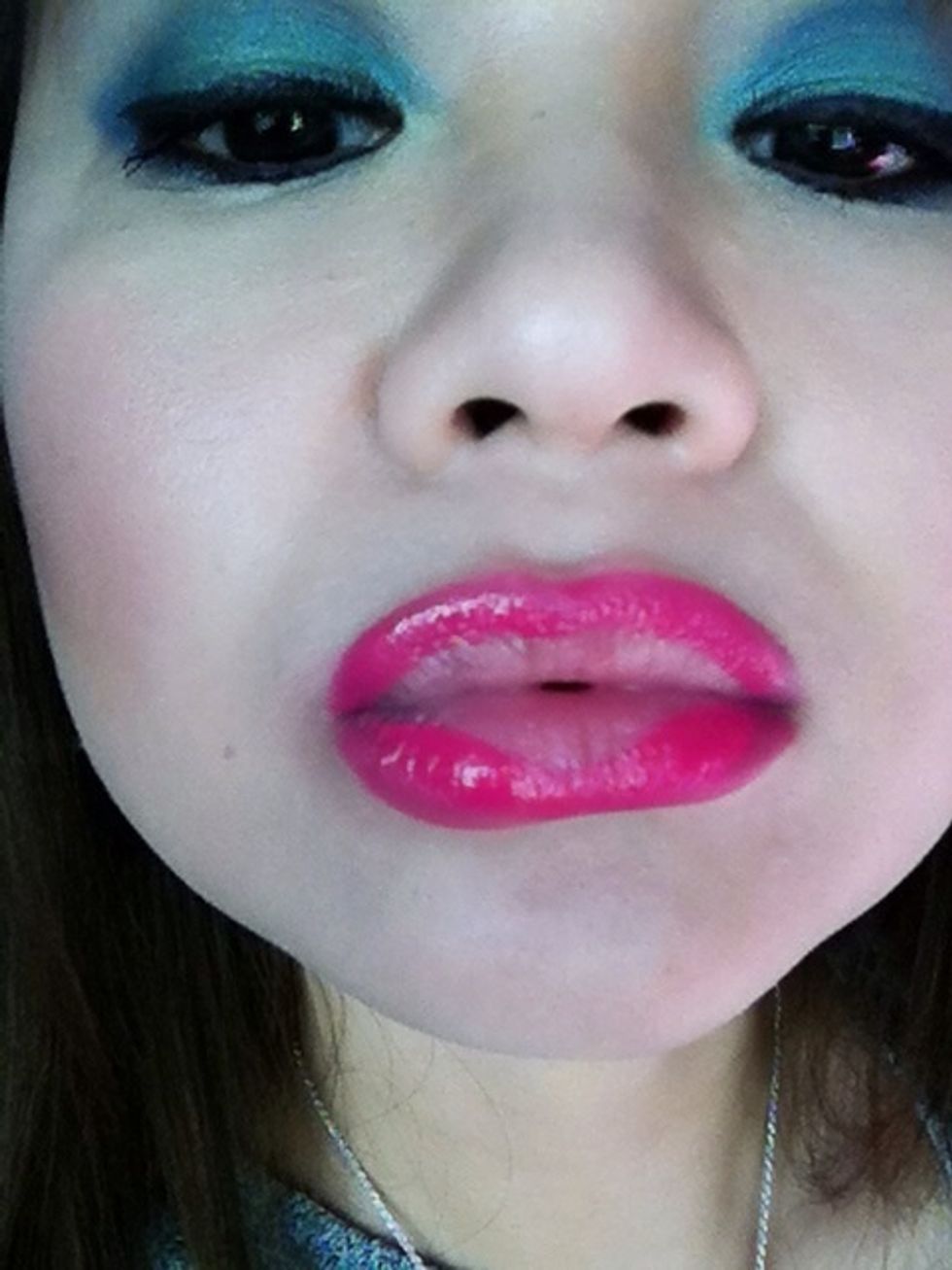 It should look like this.apply only just to intertwine the liner and a bit of your natural lips.