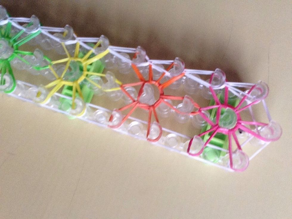 It should look like this. At the top put the last base band to the side.