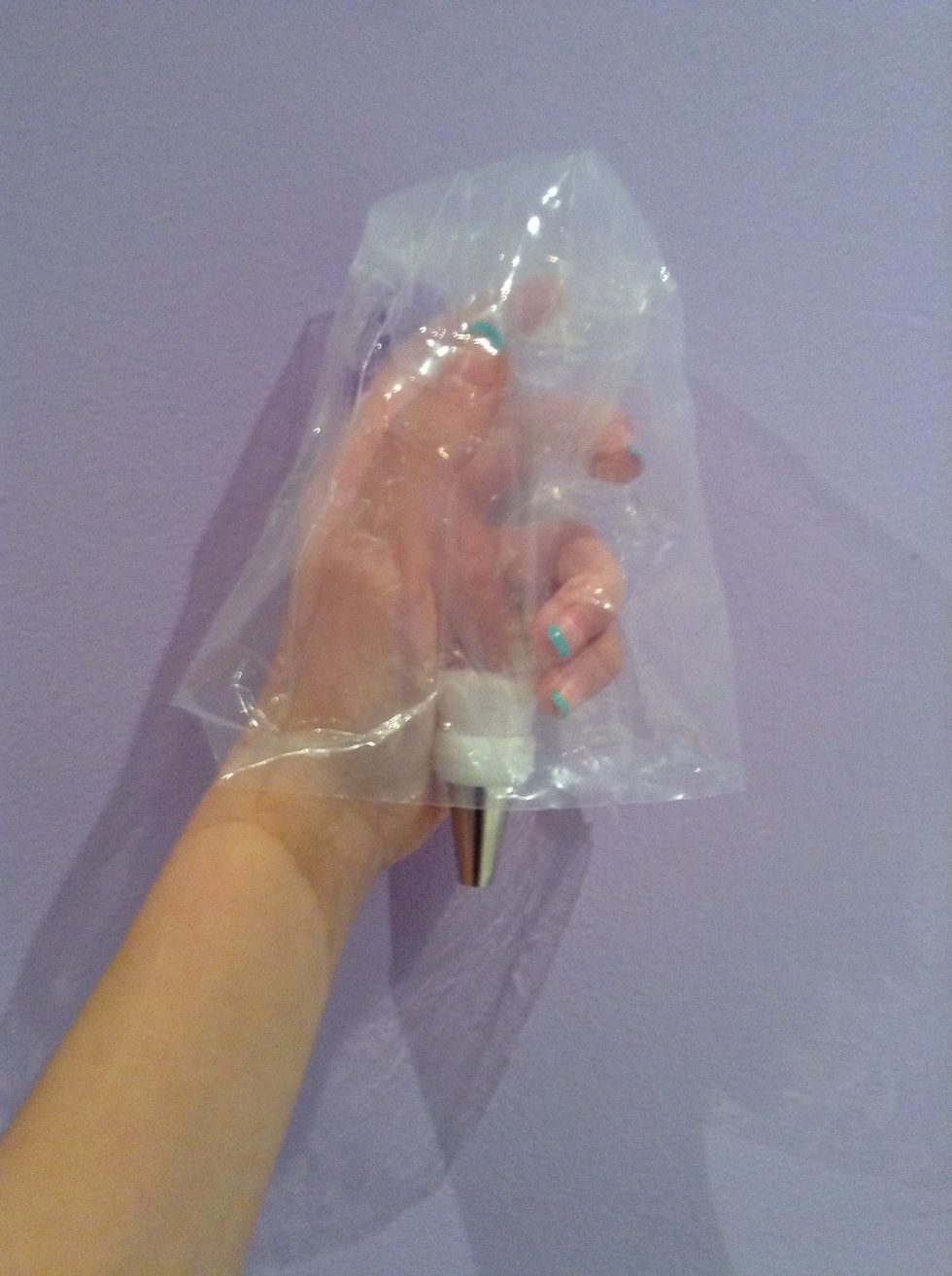 it should look like this. hold it with you hand under, and pile a lot of icing into the bag!\ud83c\udf82