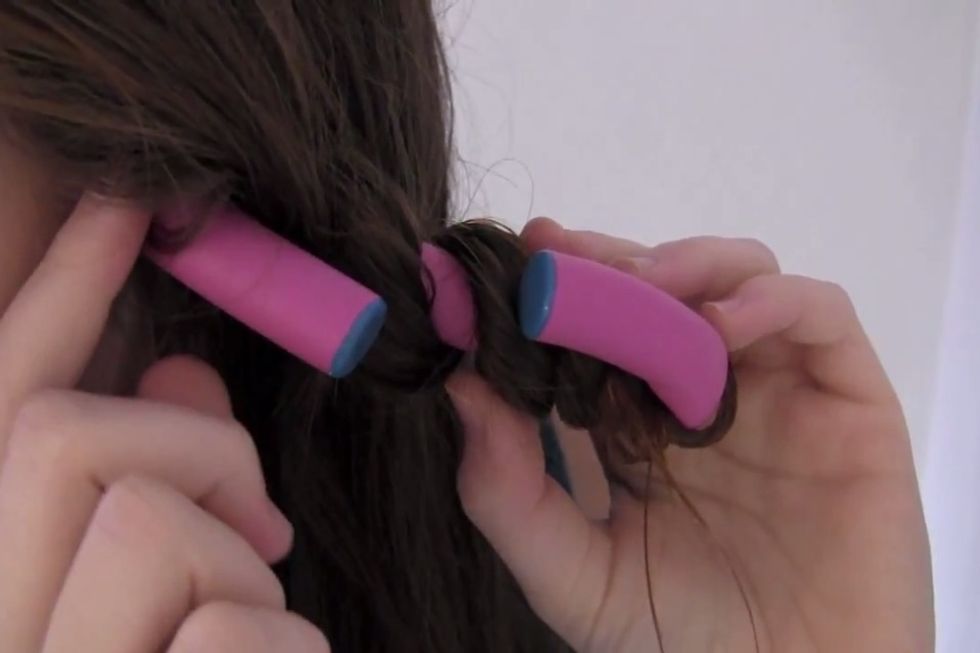 It should look like this if you want spiral curls.