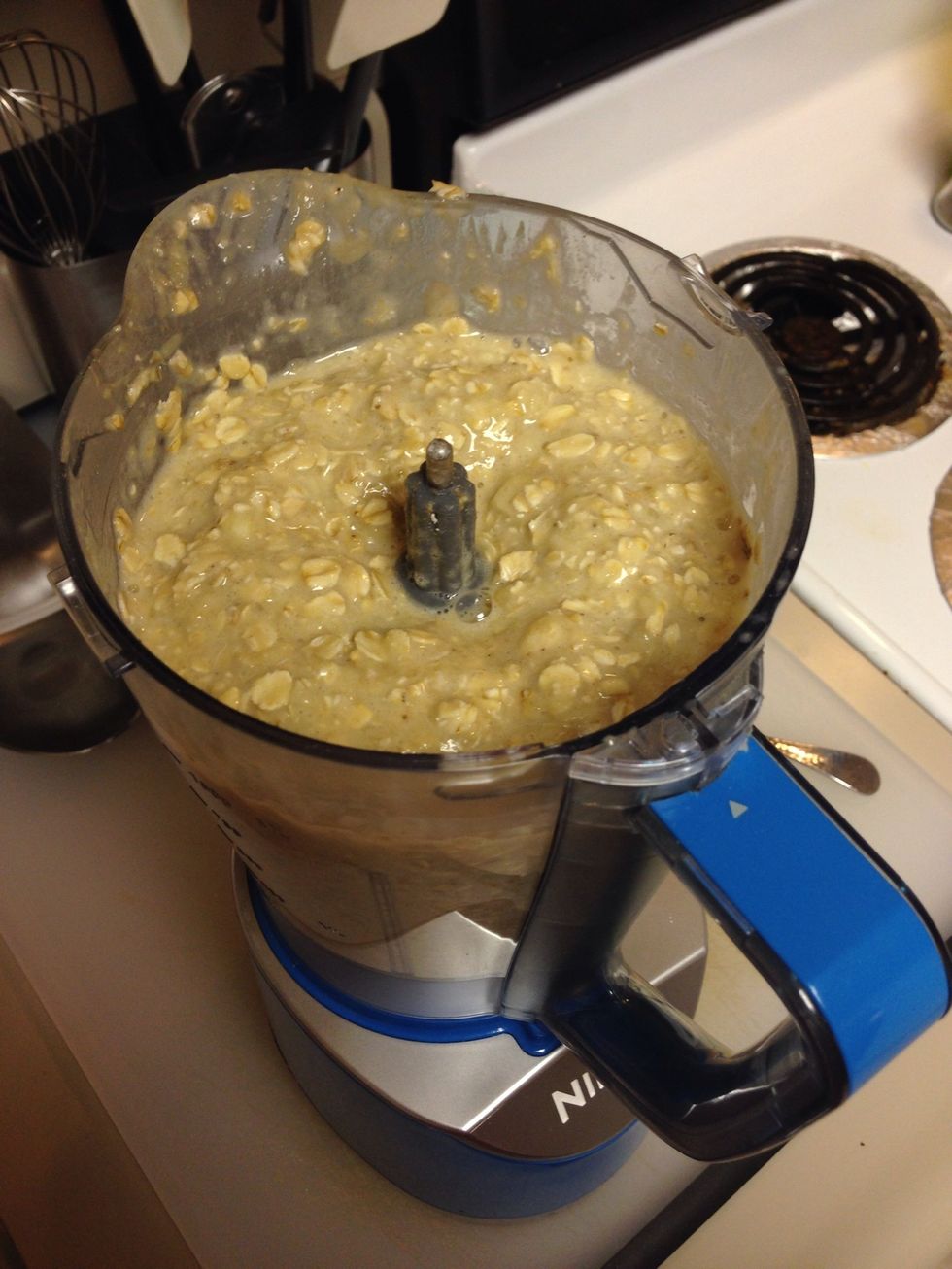 It should look like this when everything has been blended. Again be careful not to over blend. Now stir in the chocolate chips.