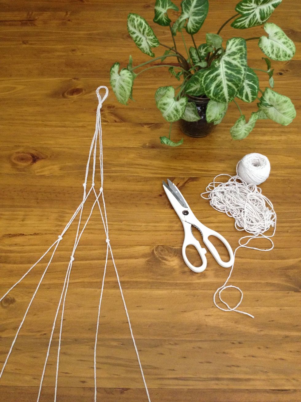 It\u2019s up to you how many knots you\u2019d like your macram\u00e9 to have above the pot it is supporting. The wider the jar you hang, the more spread out the different lengths of string will appear.