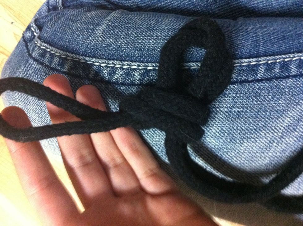 It will like like this, continue putting your fingers through the new loop and creating another new one! I apologize SnapGuide flipped the pictures