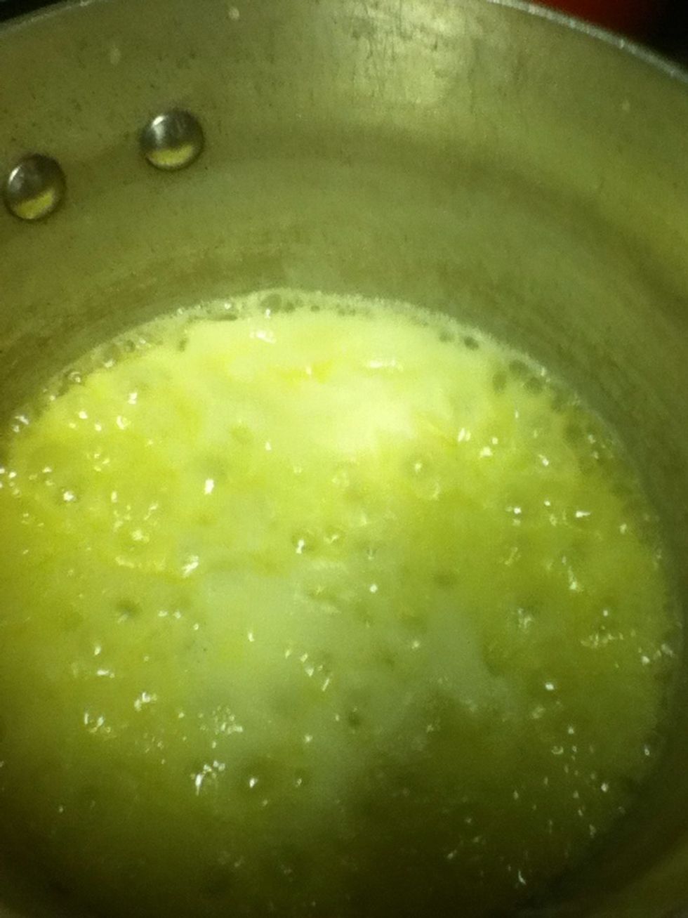 It will magically begin to boil and after a minute it will turn off..