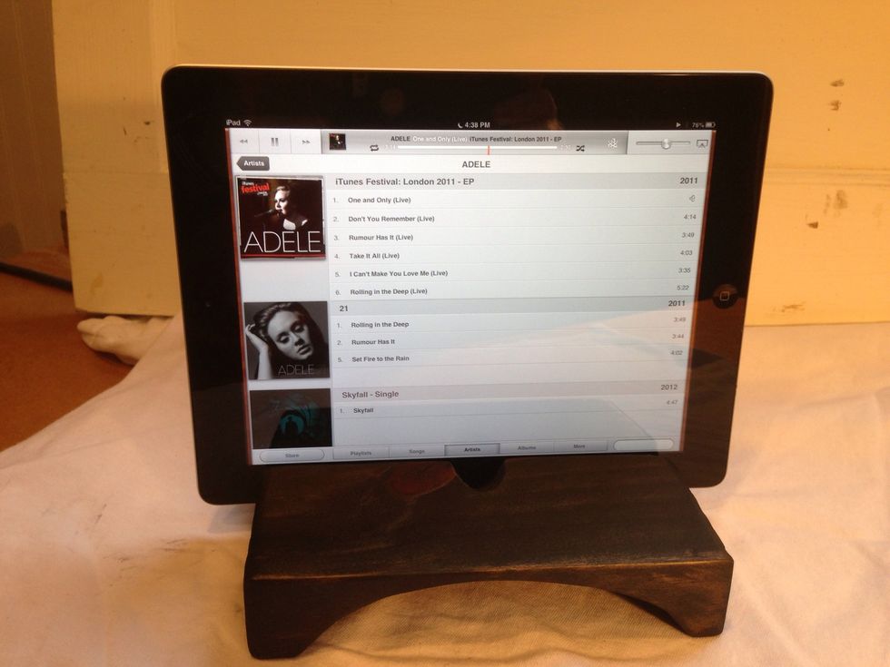 It will sit in landscape mode but no joy with speaker, sigh.