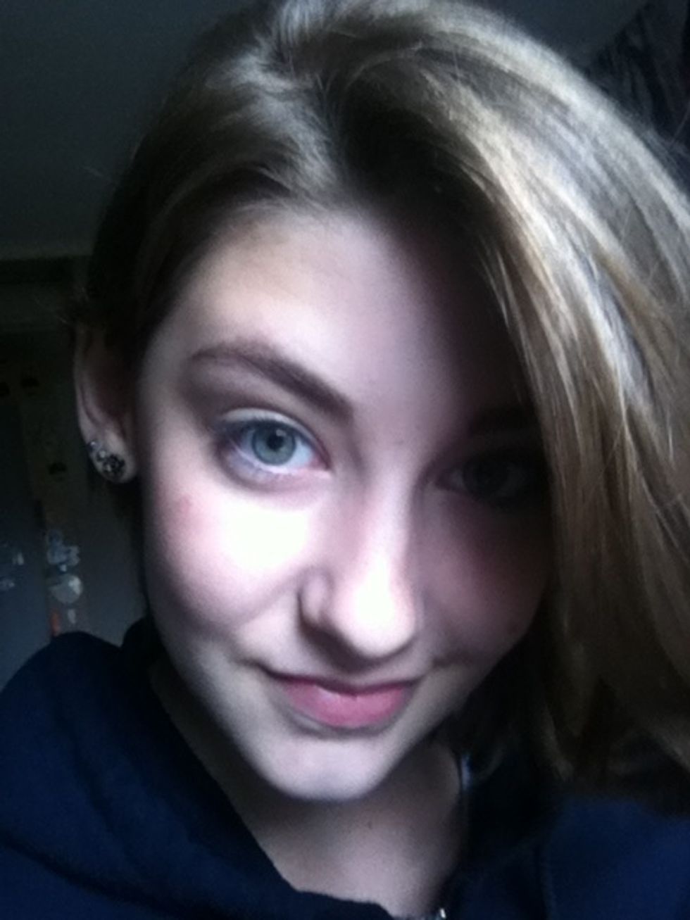 Ive already applied my face makeup, so lets get started with the eye makeup!