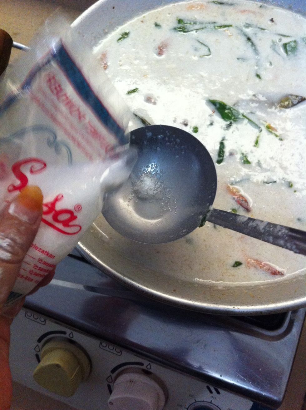 Jangan lupa masukkan bumbu penyedap misal Sasa atau ajinomoto