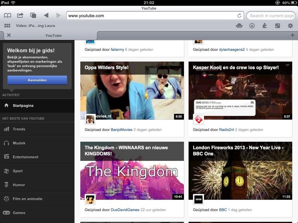 Je voegt de URL van youtube in.