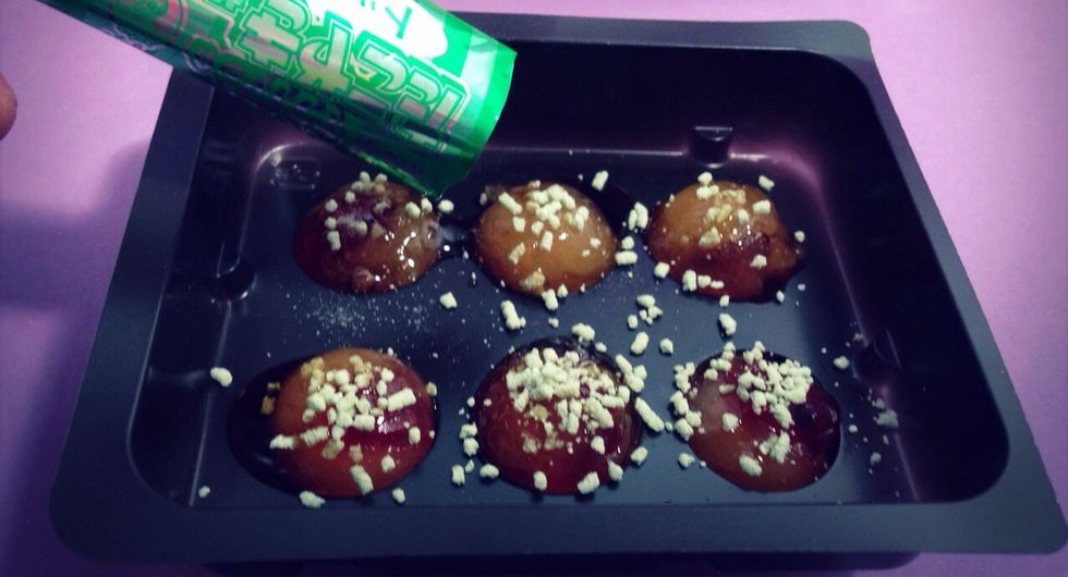 Jelly, gummy, syrupy and crunchy