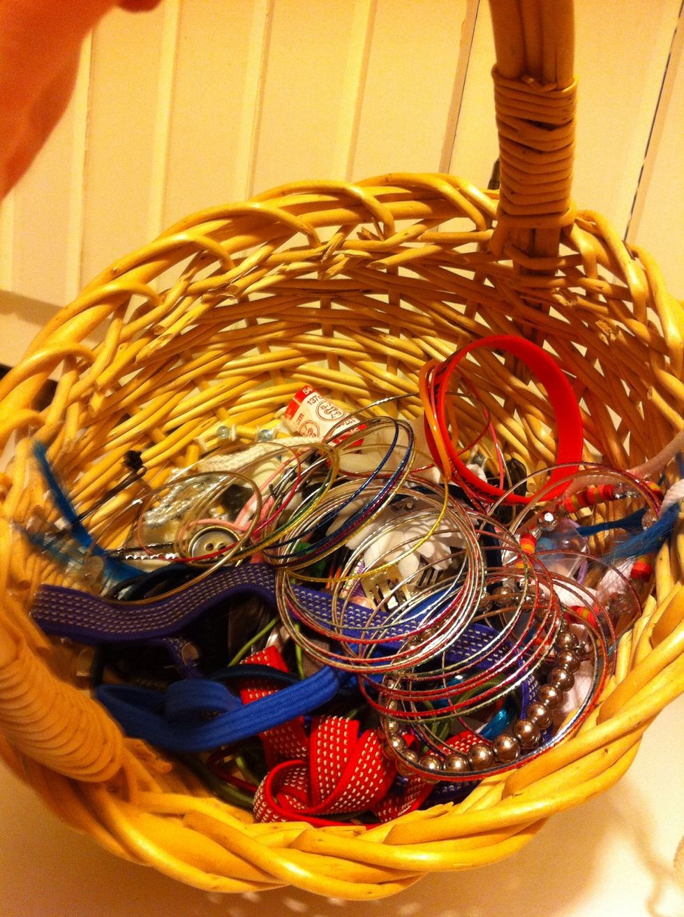 Jo Jo keeps all her hair accessories and other things she uses in this basket. Lets sort them out using our method of grabbing "like things".