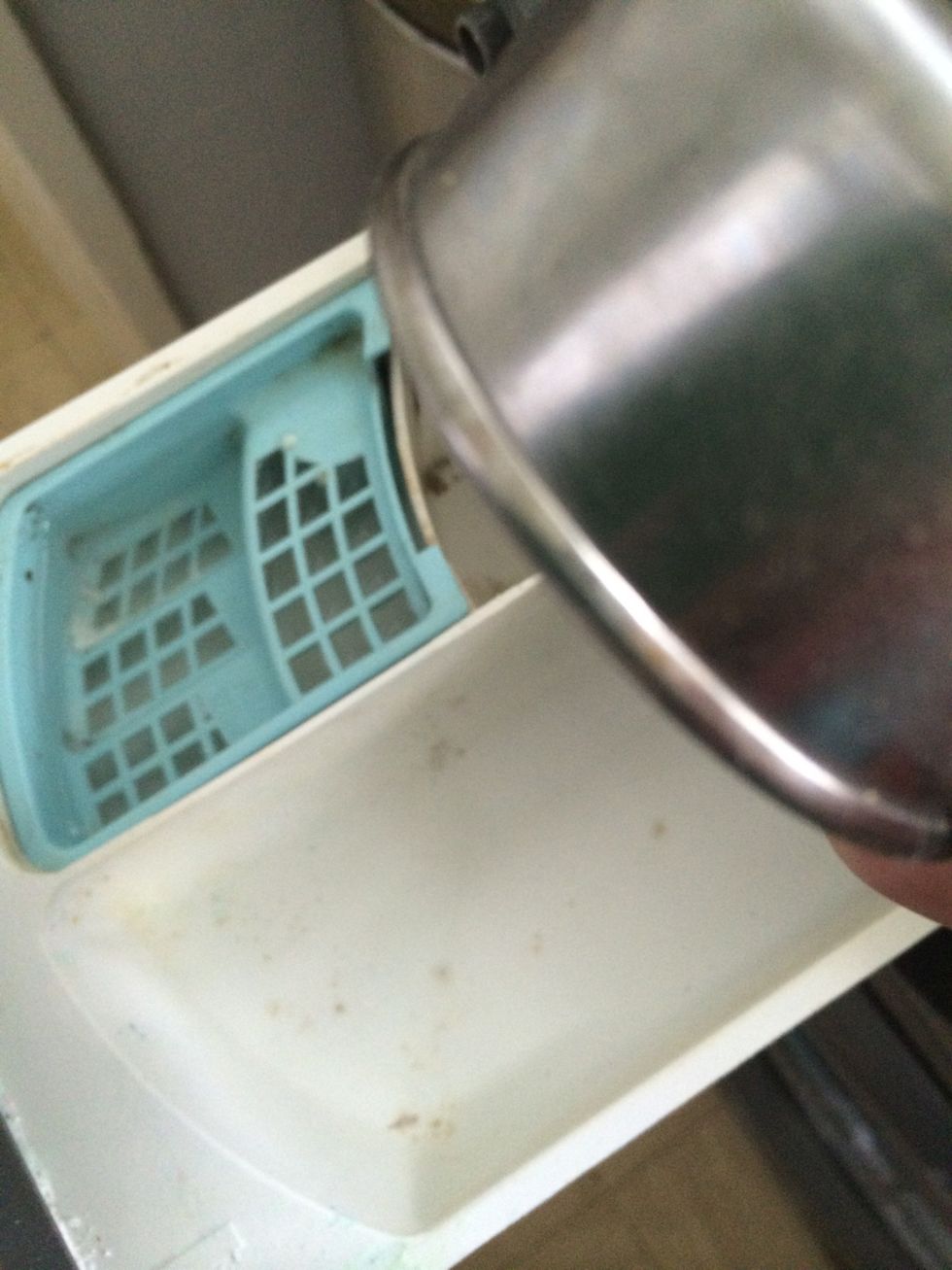 Job 6 - Give your laundry a boost by adding 1/2 cup of baking soda to your laundry to make liquid detergent work harder. A better balance of pH in the wash gets clothes cleaner, fresher