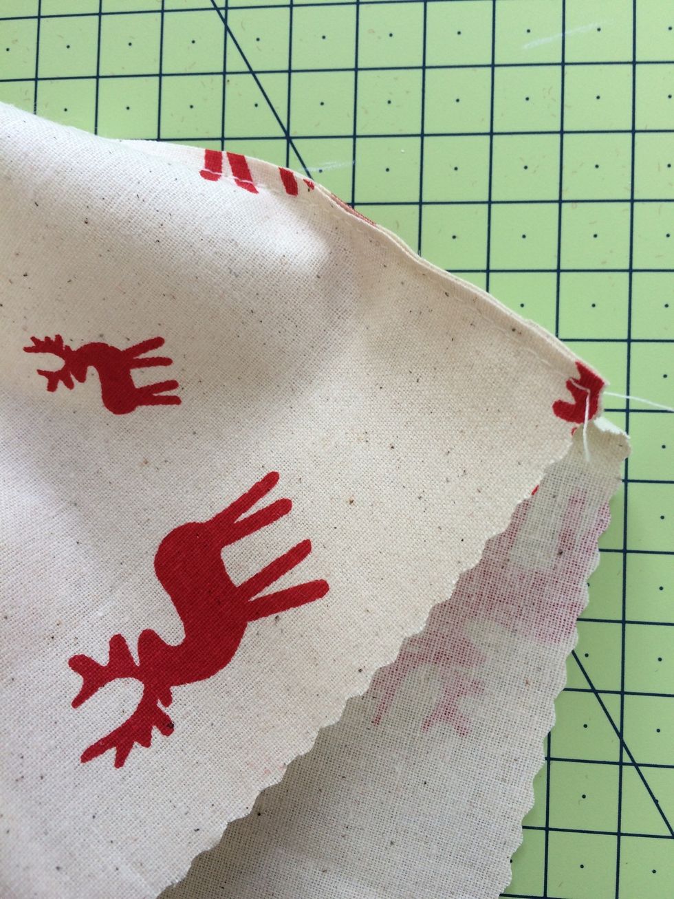 Join 3.5 widths in contrast fabric for outer ring Join 3 widths in plain for next ring Join 2.5 widths in contrast for next ring Join 2 widths in plain for next ring 1 width contrast for neck