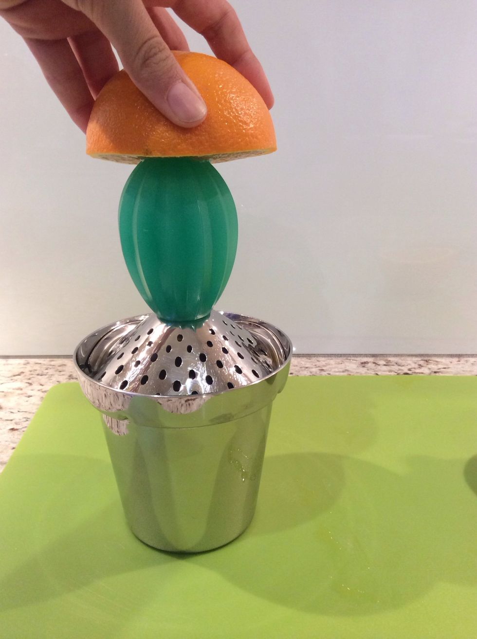 Juice your orange (2-4minutes)