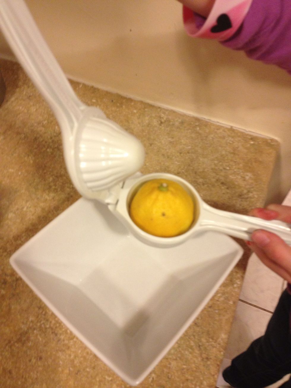Juicing a lemon
