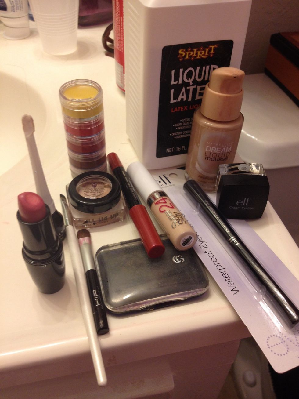 Just a few of the items you will mainly be using, it's quite a few so :)