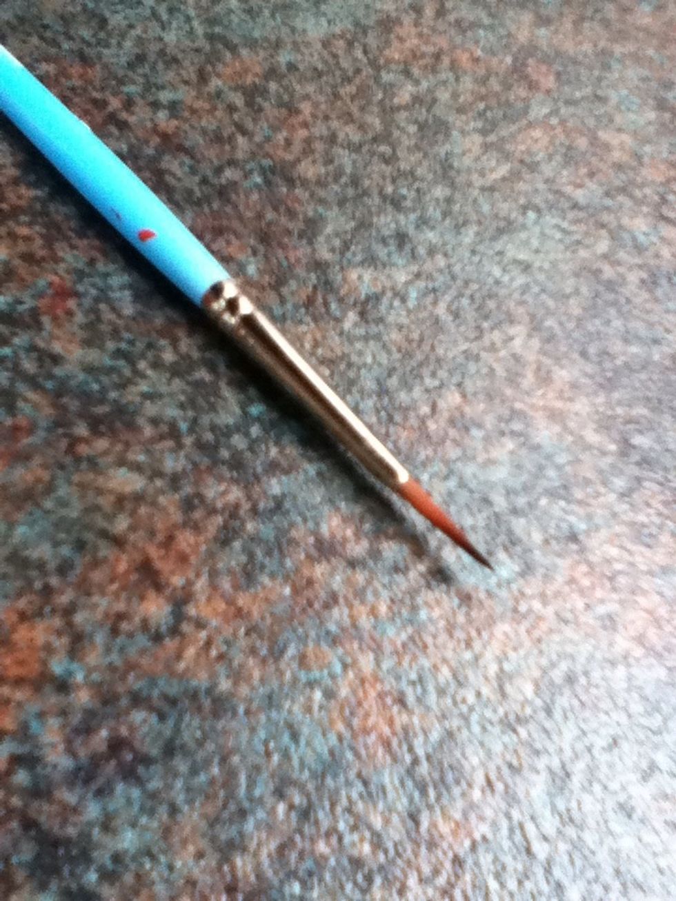 Just a tip: for the thin lines like the laces and top black line i used a thin paint brush because i don't have a striper :)