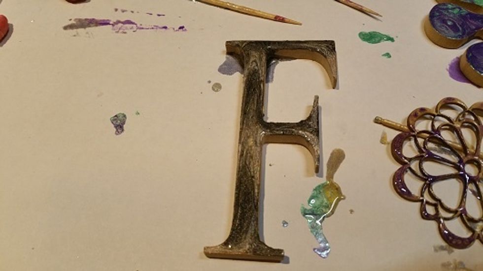 Just after applying Eggshell White and Onyx to a wooden embellishment. I loved the colour blending on this embellishment.