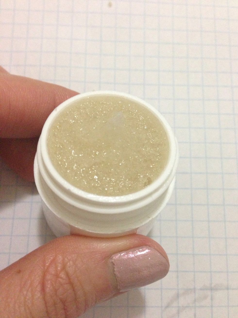 Just apply small amount and gently rub lips. Remove buffer with tissue or washcloth! Make sure to moisturize with lip balm or Chapstick afterwards since this is an exfoliant :) enjoy!