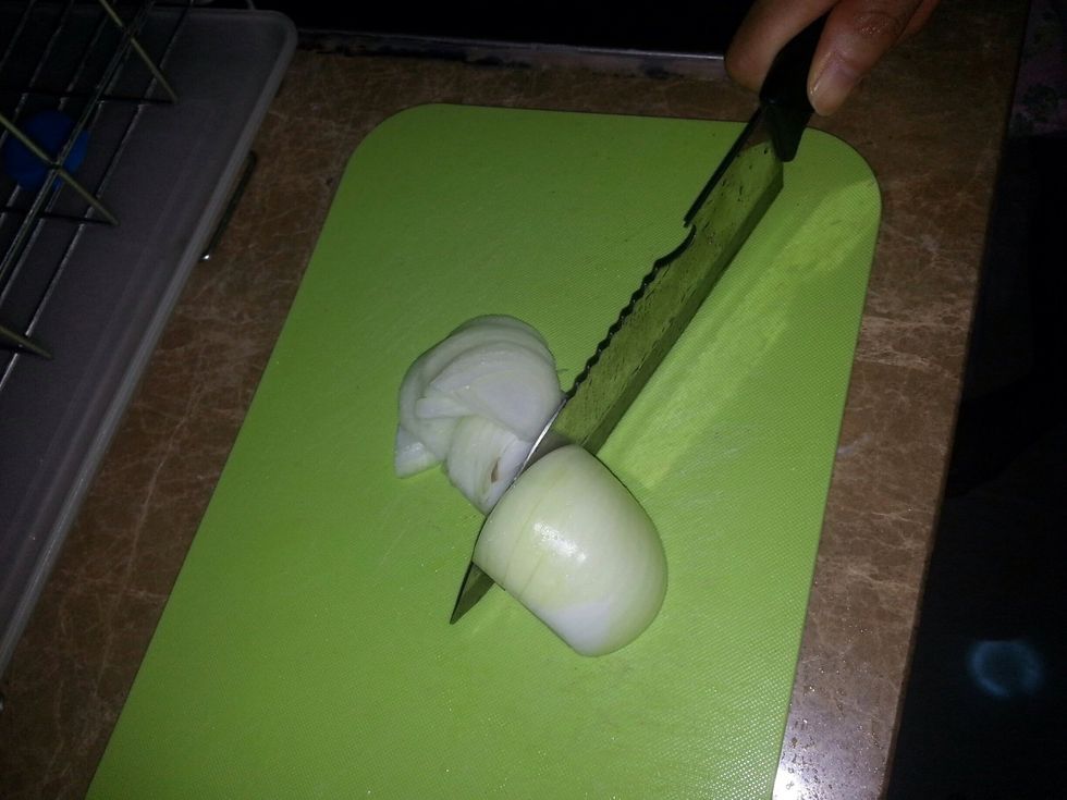 Just like the kimchi, cut the onions into small pieces, but make them even smaller than the kimchi.