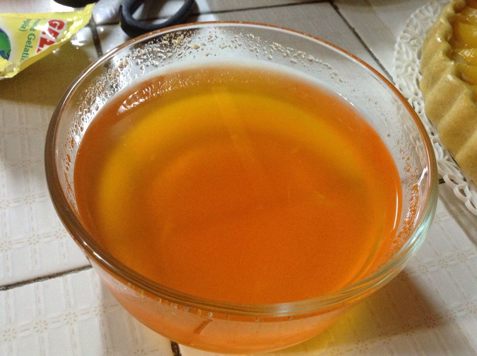 Just like with the strawberry pie, grab 1/4 glass of water, 2-3 peach jam and stir it