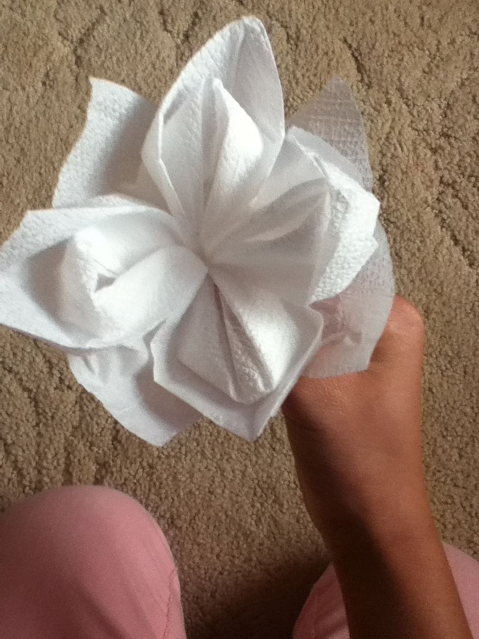 Just pinch the bottom and twist. All done!