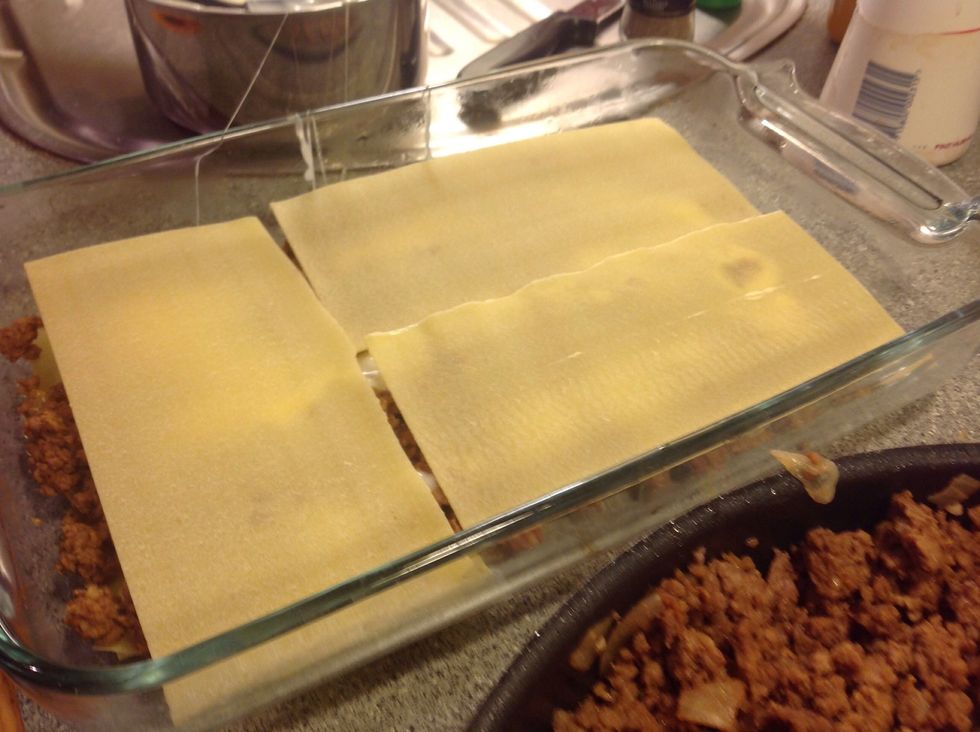 K\u00f6tt mellan och plattor \u00f6ver Meat between plates and over