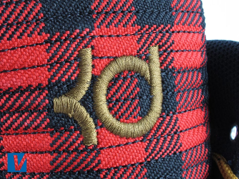 KD 6 Lifestyles have a very neatly embroidered KD logo on the tongue. Make sure the embroidery is perfectly tight, even and has no loose ends. Check that the K and the D are not joined or touching.