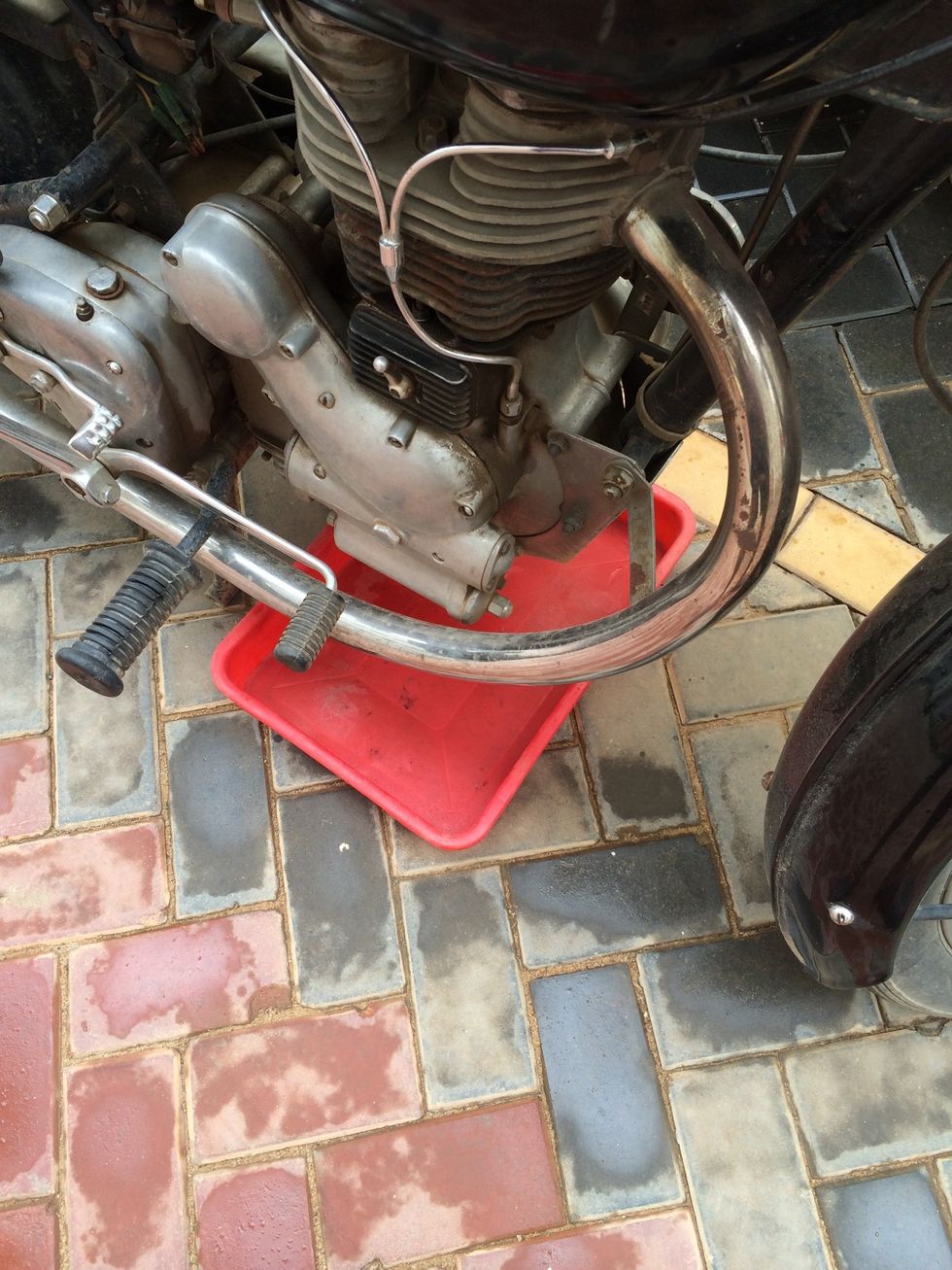 Keep a tray under the engine.