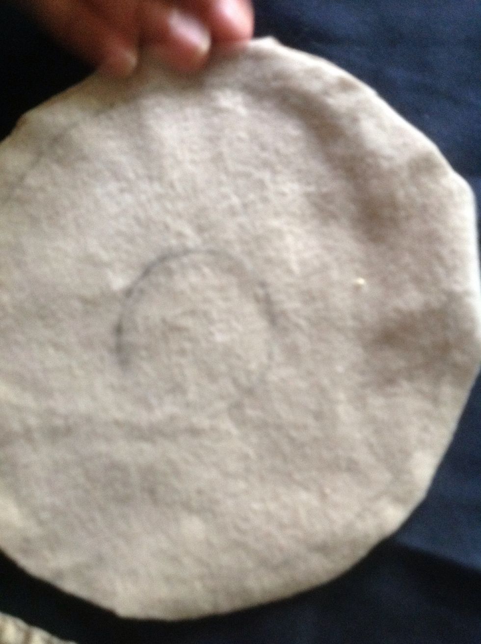 Keep another lid in the middle for the hole