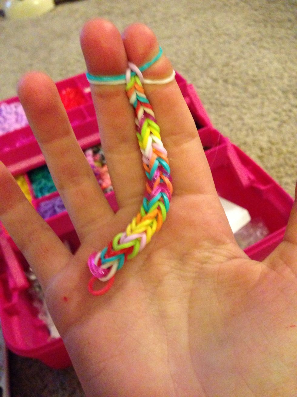 Keep doinn the steps 2-4 until your fish gets longer and longer and looks like this (it doesn't have to be the same colors)