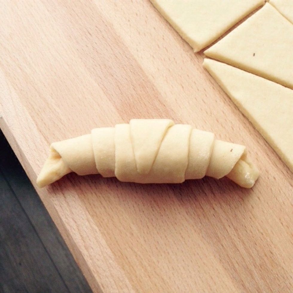Keep it centered when rolling to get the typical croissant shape