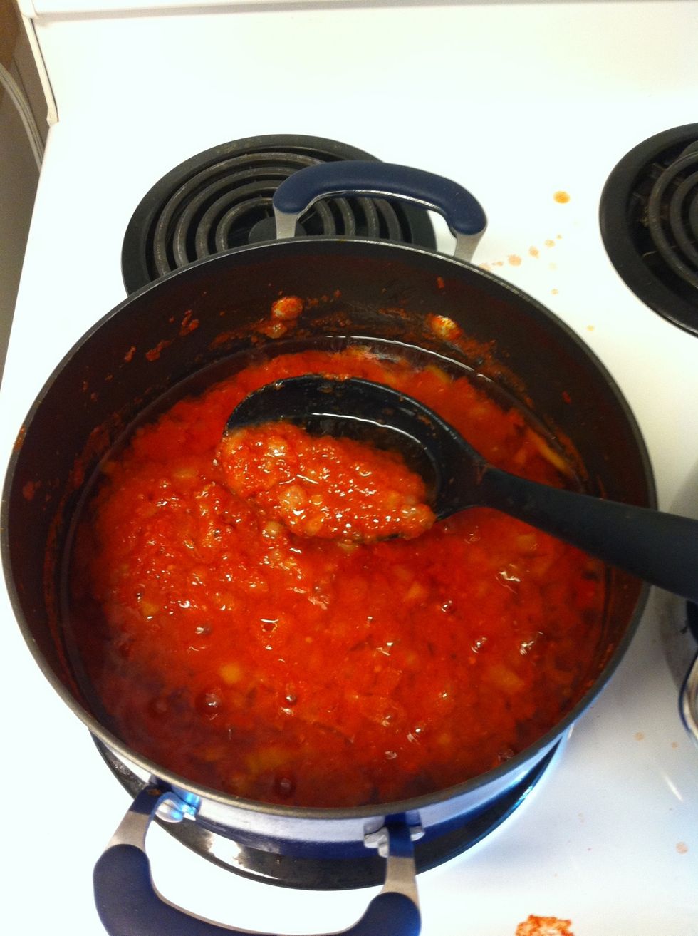 Keep stirring the tomatoes while the chicken cooks