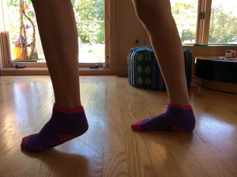 Keep the foot with the toes on the ground in place.