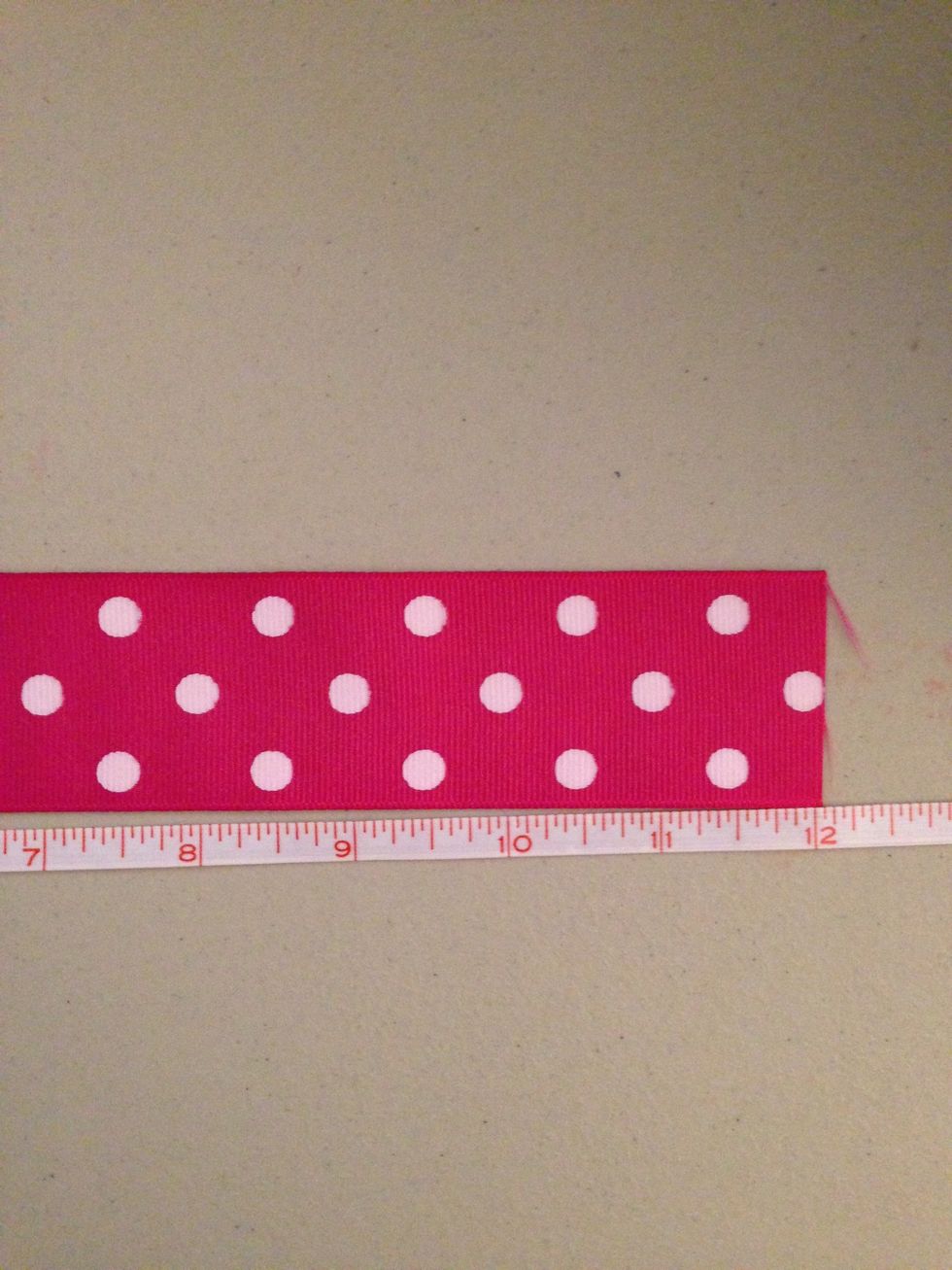 Keep the ribbon length between 8 and 12 inches. 8 to 9 for little girls. 9 and up for bigger girls.