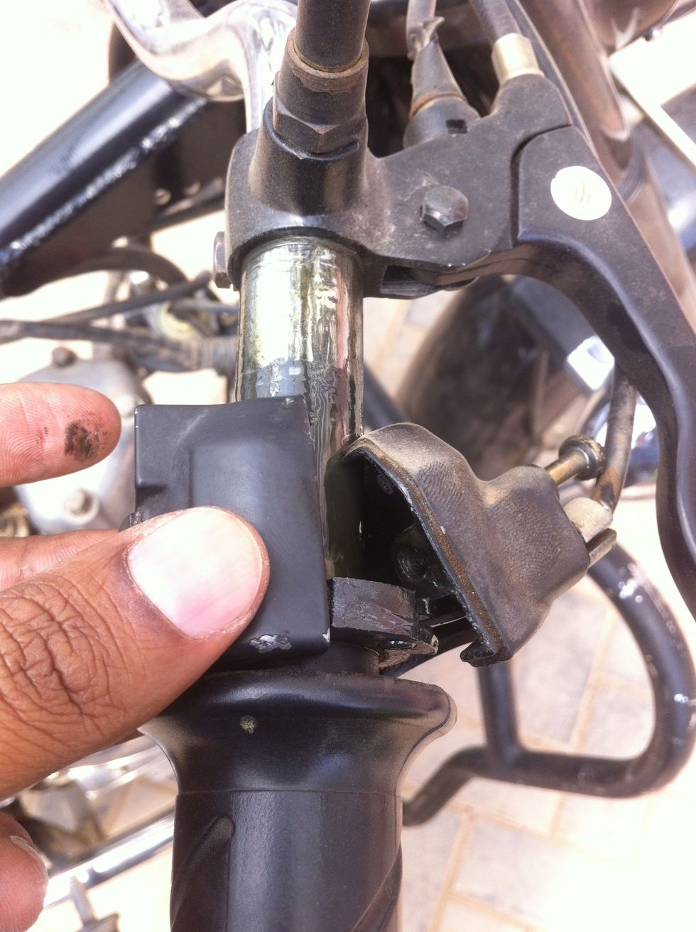 How to change throttle cable for a royal enfield std 350 B+C Guides