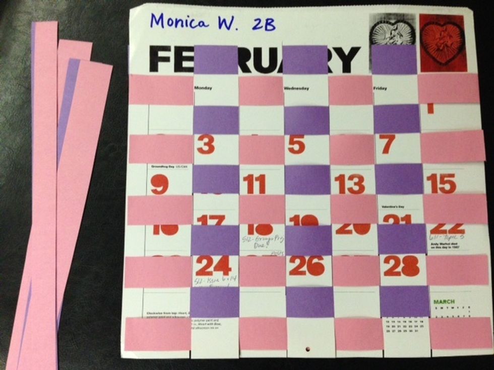 Keep weaving in the paper strips until the calendar is full.