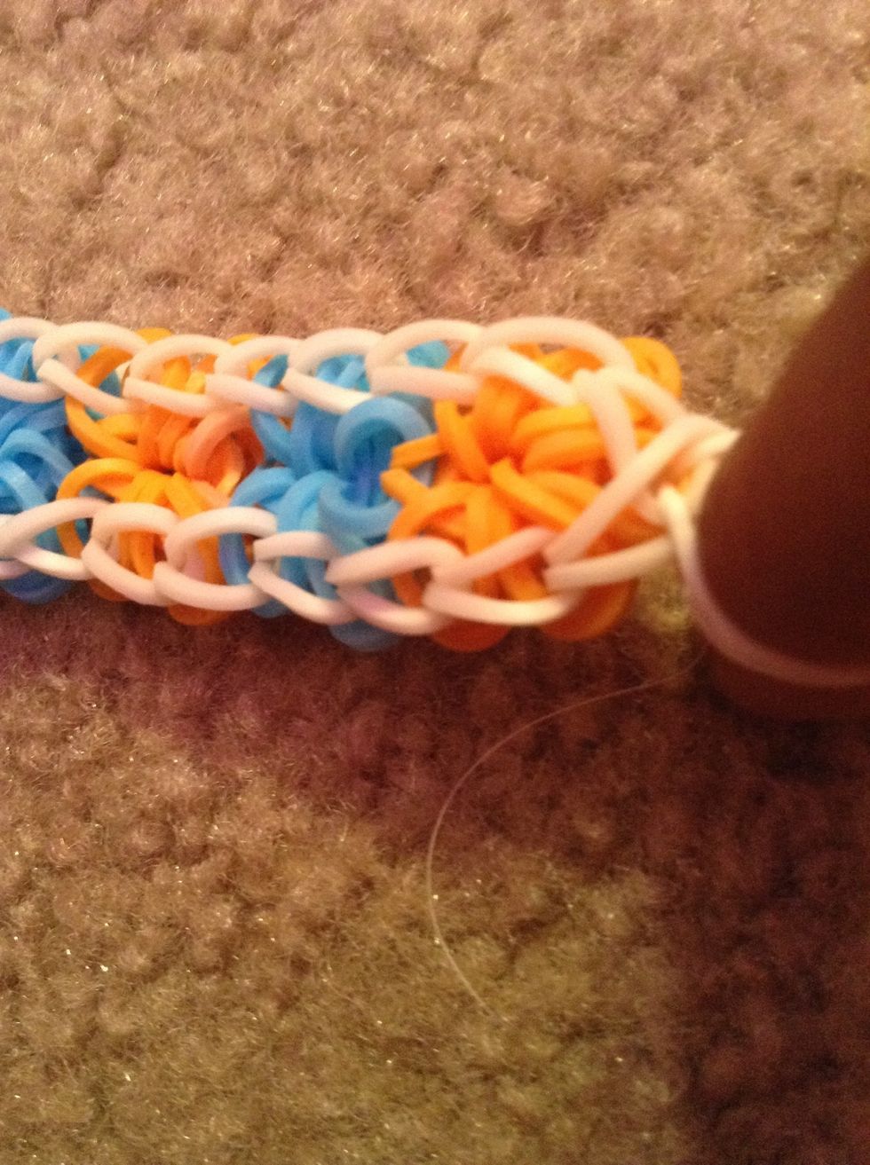 Keep your finger in the rubber band still