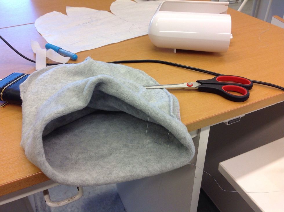 Klipp bort alla l\u00f6sa tr\u00e5dar.