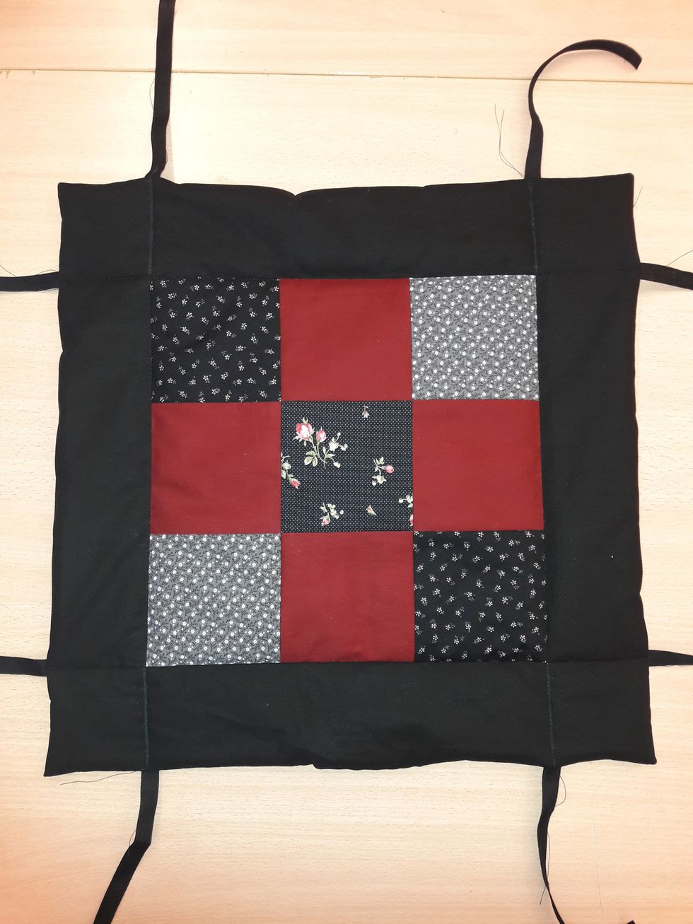 Klipp bort alla sytr\u00e5dar som h\u00e4nger sen \u00e4r den klar! Bara lite knyta kvar nu \ud83d\udc4d