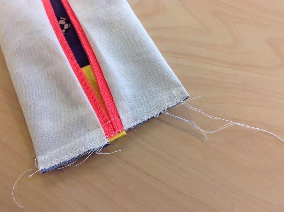 Klipp bort l\u00f6sa tr\u00e5dar.