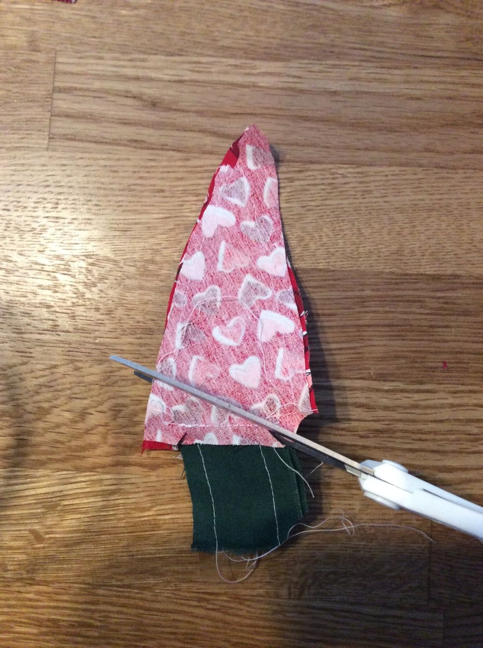 Klipp hack in i h\u00f6rnen. Kom ih\u00e5g att stanna innan s\u00f6mmen.