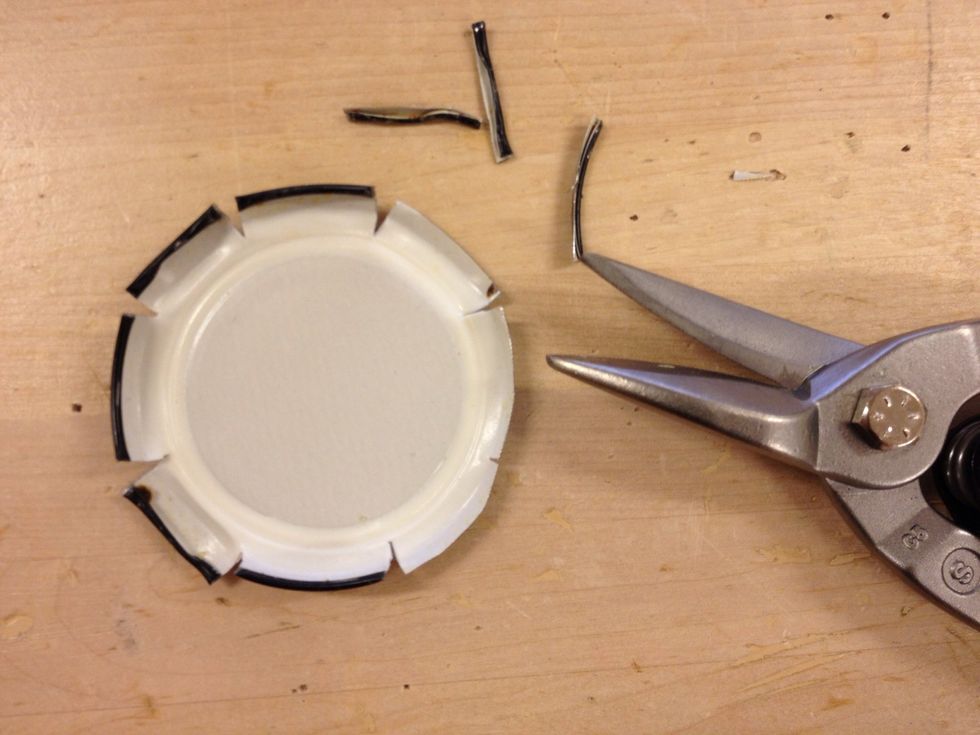 Klipp sedan bort den tjocka kanten.