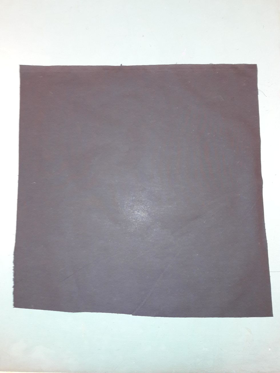 Klipp till en baksida som \u00e4r n\u00e5got st\u00f6rre \u00e4n framstycket.