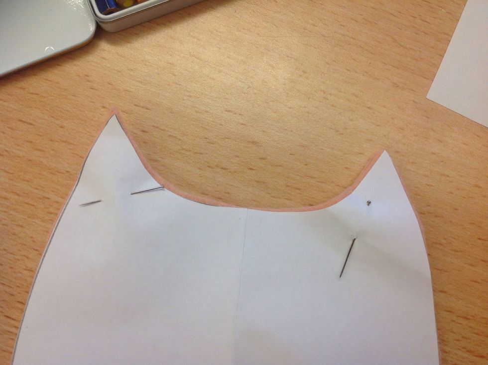 Klipp ut. Ta bort m\u00f6nstret och n\u00e5larna.