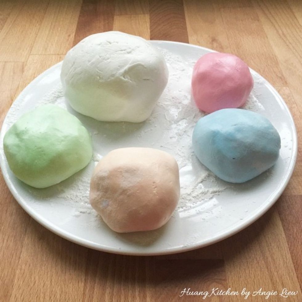 Knead each portion of the dough separately until the colour is well distributed. Be sure to wash your hands each time after kneading a different colour to avoid discolouring.