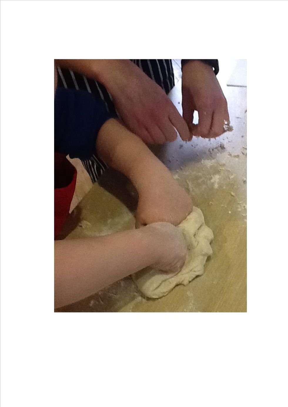 Knead the dough by throwing until smooth.