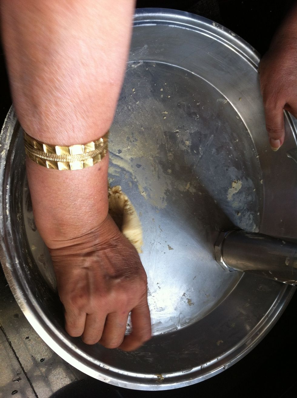 Kneed it with hand or with dough maker