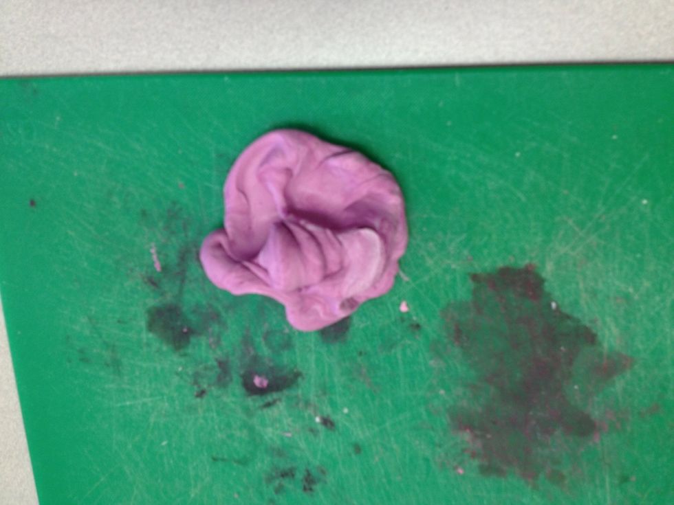 Kneed until the dye is completely mixed into the fondant