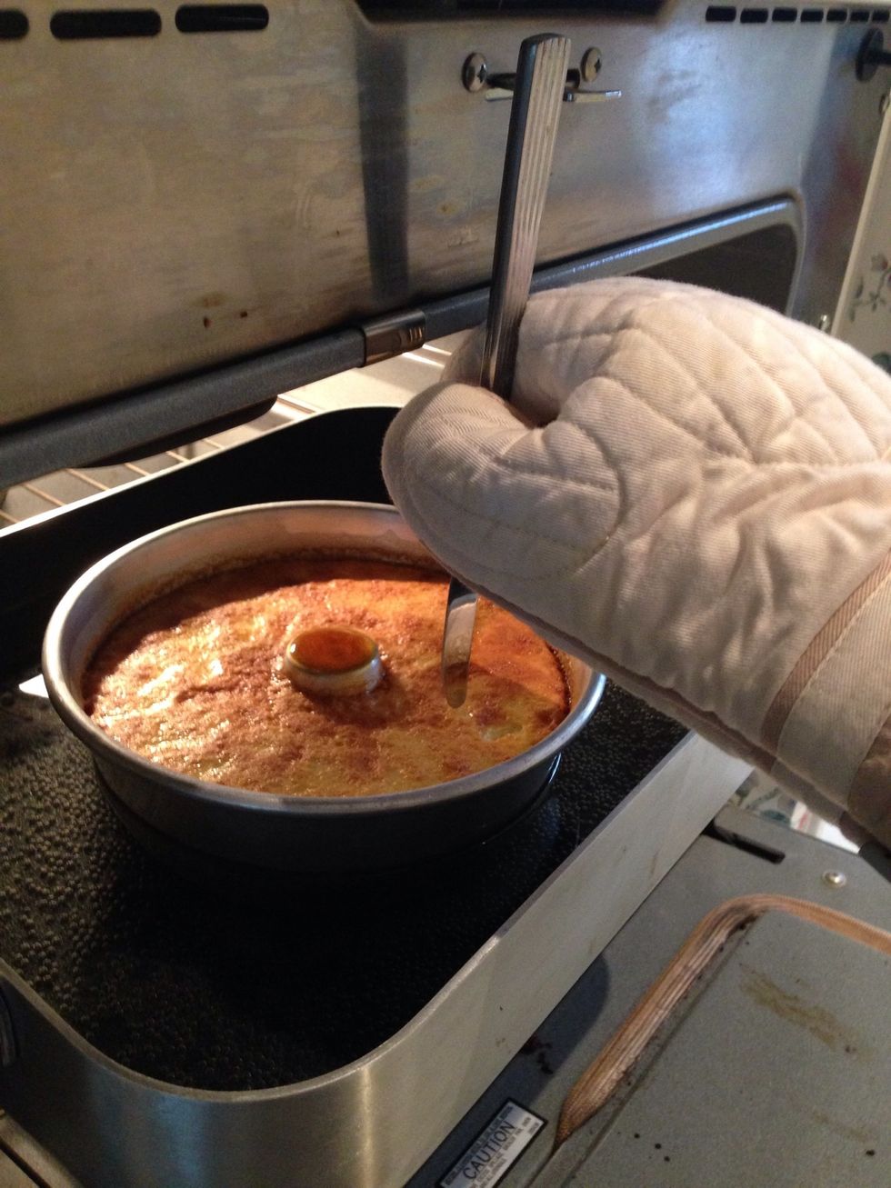 Knife test: Slowly insert the knife completely upright into the Pudim. When you remove the knife, if there is anything on it, the Pudim is not ready. If it comes out completely clean, it is ready!